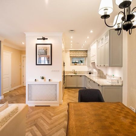 Lovely Apartment In The Heart Of Варшава Екстериор снимка