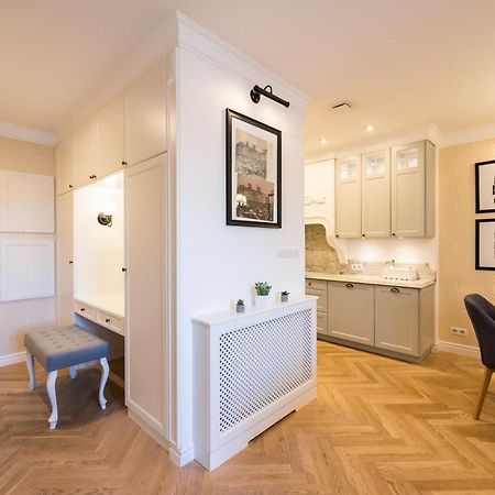 Lovely Apartment In The Heart Of Варшава Екстериор снимка