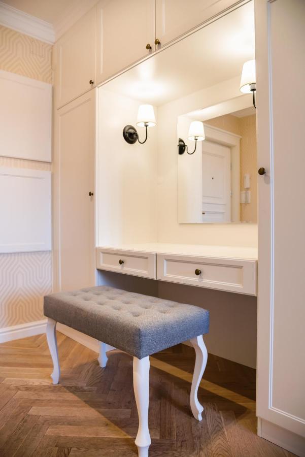 Lovely Apartment In The Heart Of Варшава Екстериор снимка