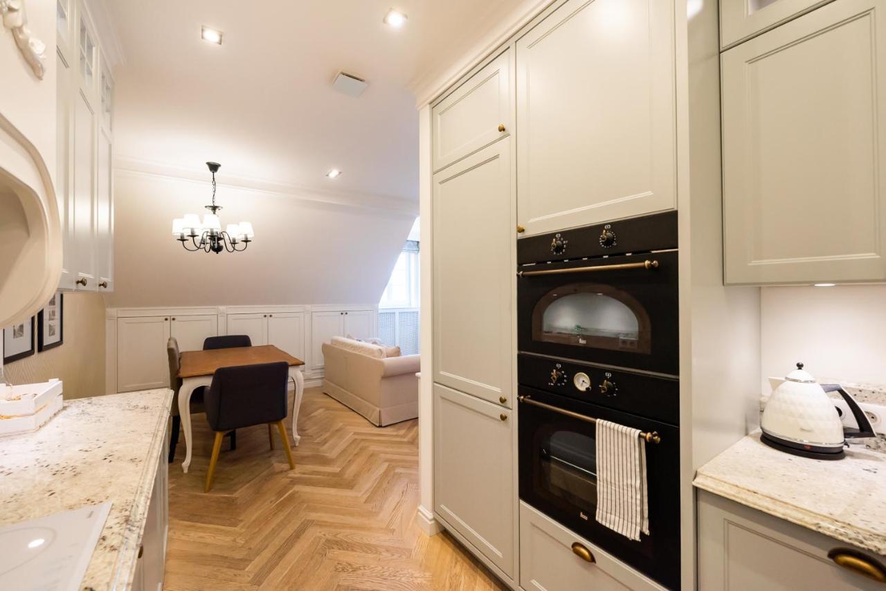 Lovely Apartment In The Heart Of Варшава Екстериор снимка
