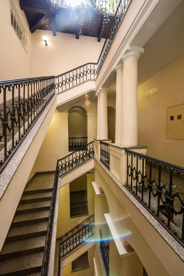 Lovely Apartment In The Heart Of Варшава Екстериор снимка