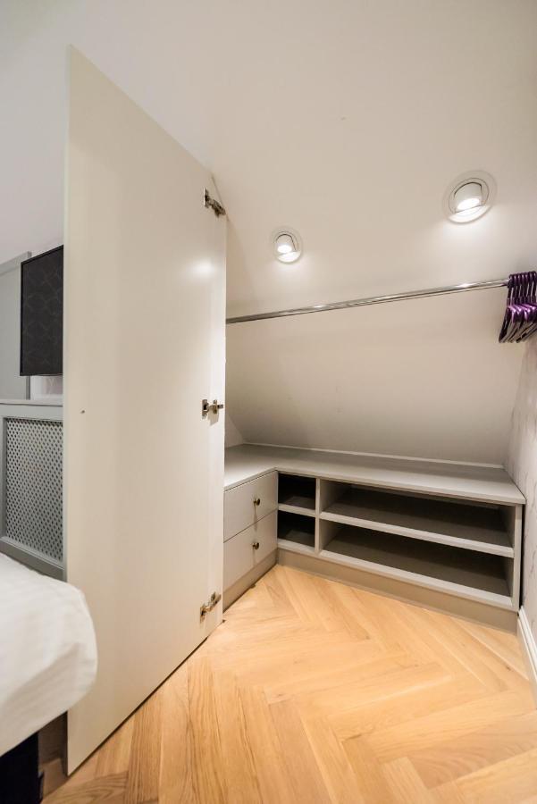 Lovely Apartment In The Heart Of Варшава Екстериор снимка