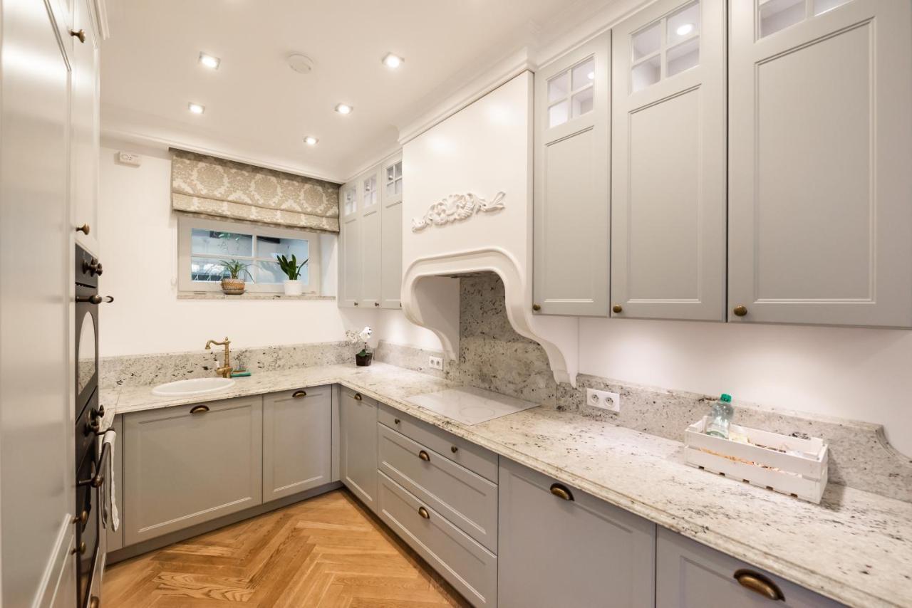 Lovely Apartment In The Heart Of Варшава Екстериор снимка
