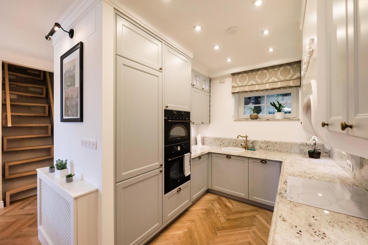 Lovely Apartment In The Heart Of Варшава Екстериор снимка
