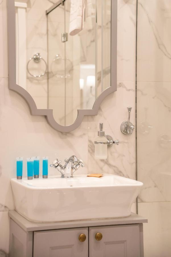 Lovely Apartment In The Heart Of Варшава Екстериор снимка