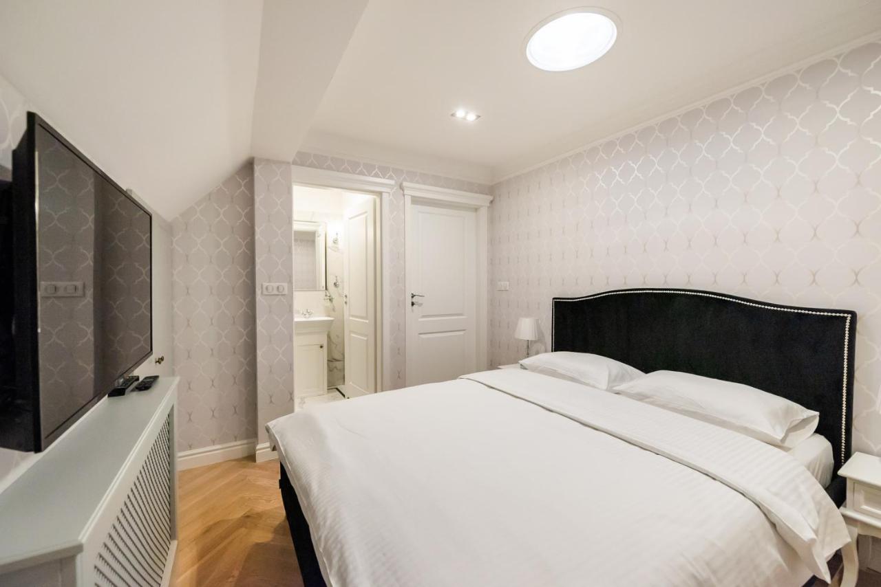 Lovely Apartment In The Heart Of Варшава Екстериор снимка